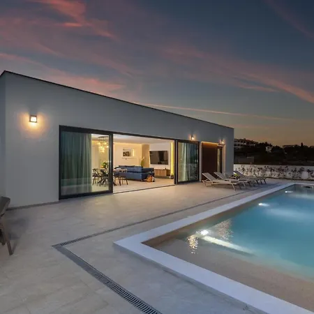 Vila Coralis With Heated Pool