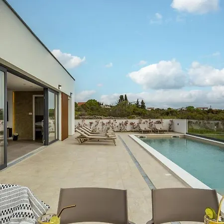 Coralis With Heated Pool * Vrsi