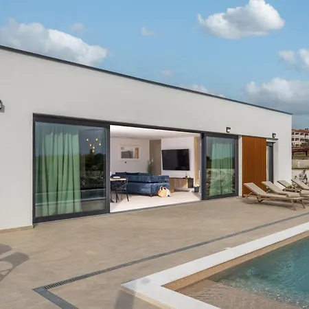 Villa Coralis With Heated Pool