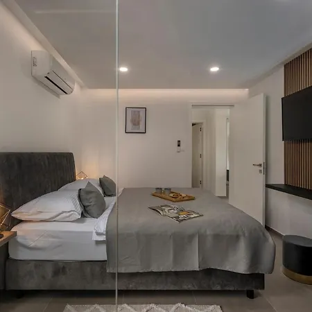 Villa Coralis With Heated Pool *