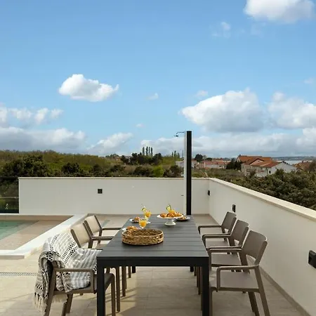 Coralis With Heated Pool Villa *