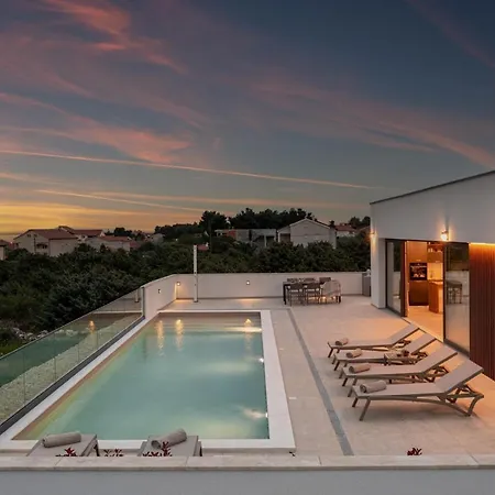 Villa Coralis With Heated Pool