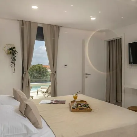 Villa Coralis With Heated Pool *