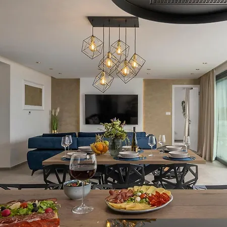 Villa Coralis With Heated Pool *