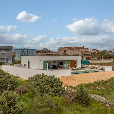 Coralis With Heated Pool