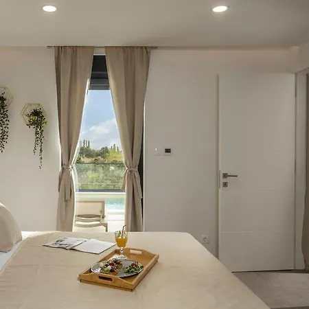 Coralis With Heated Pool * Vrsi