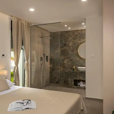 Coralis With Heated Pool