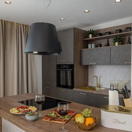 Villa Coralis With Heated Pool *