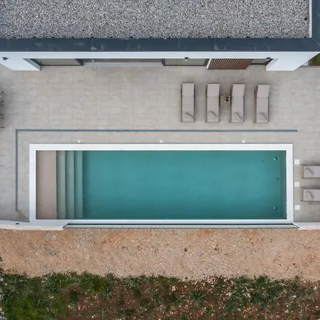 Coralis With Heated Pool Villa