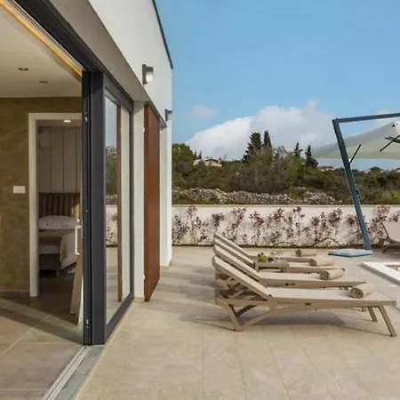 Coralis With Heated Pool * Vrsi