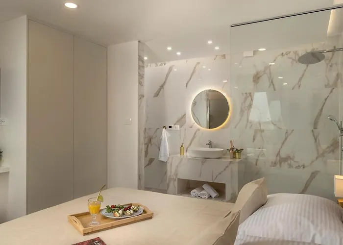 Βίλα Coralis With Heated Pool