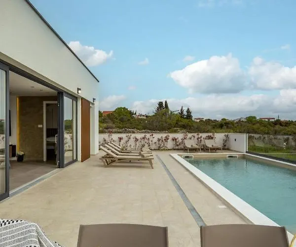 Coralis With Heated Pool * Vrsi