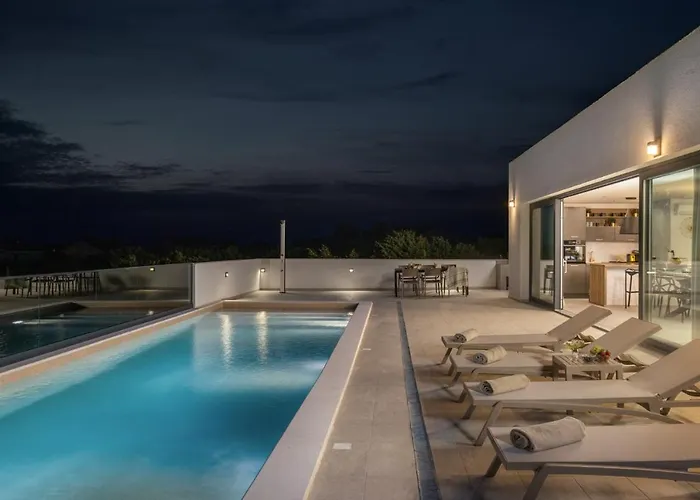 Coralis With Heated Pool Βίλα *