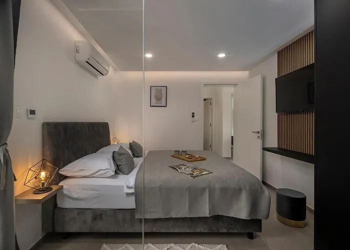 Βίλα Coralis With Heated Pool *