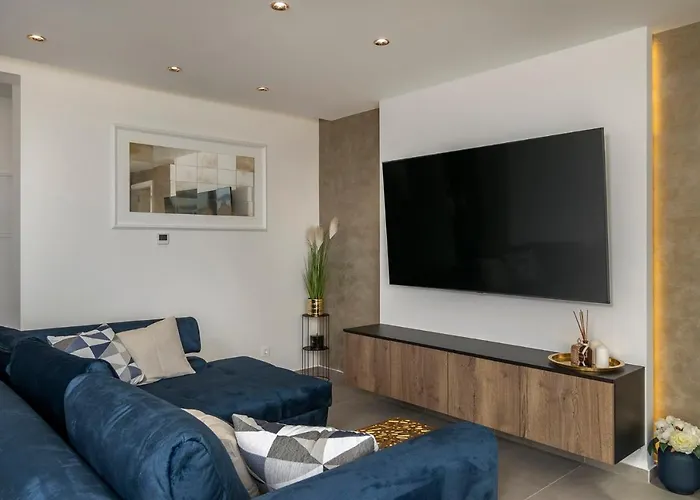 Coralis With Heated Pool Βίλα