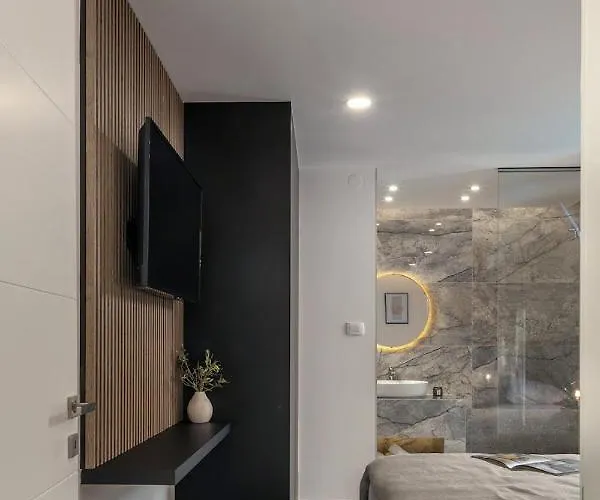 Βίλα Coralis With Heated Pool Vrsi