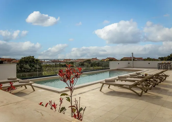 Coralis With Heated Pool