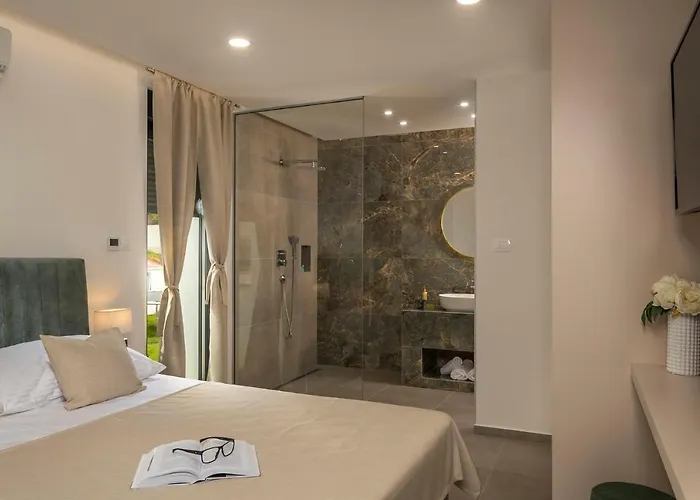 Coralis With Heated Pool