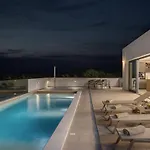 Coralis With Heated Pool Villa *