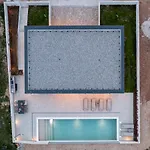 Coralis With Heated Pool * Vrsi