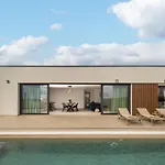 Coralis With Heated Pool