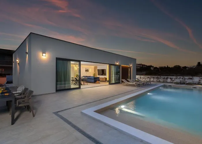 فيلة Coralis With Heated Pool