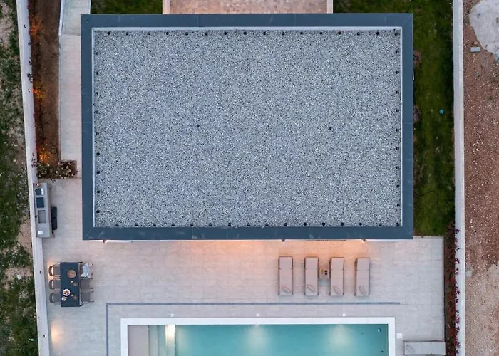 Coralis With Heated Pool * Врси