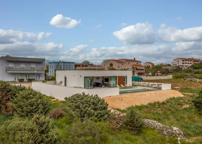 Coralis With Heated Pool